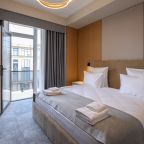 Полулюкс, Отель Континент