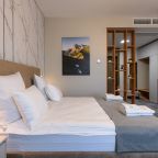 Полулюкс, Отель Континент