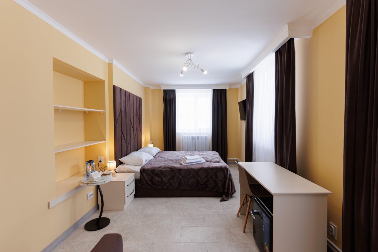 Двухместный, Отель Городок