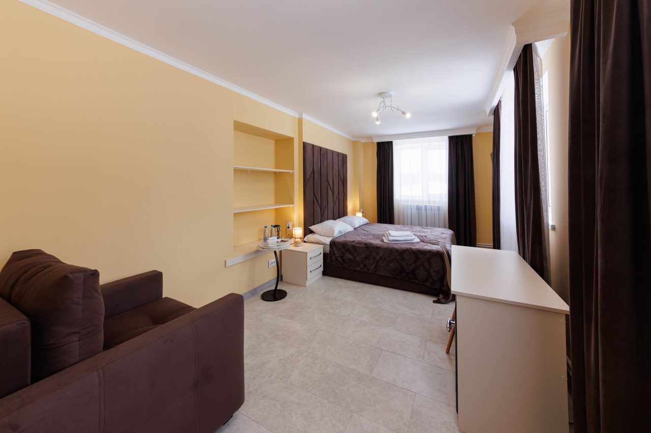 Двухместный, Отель Городок