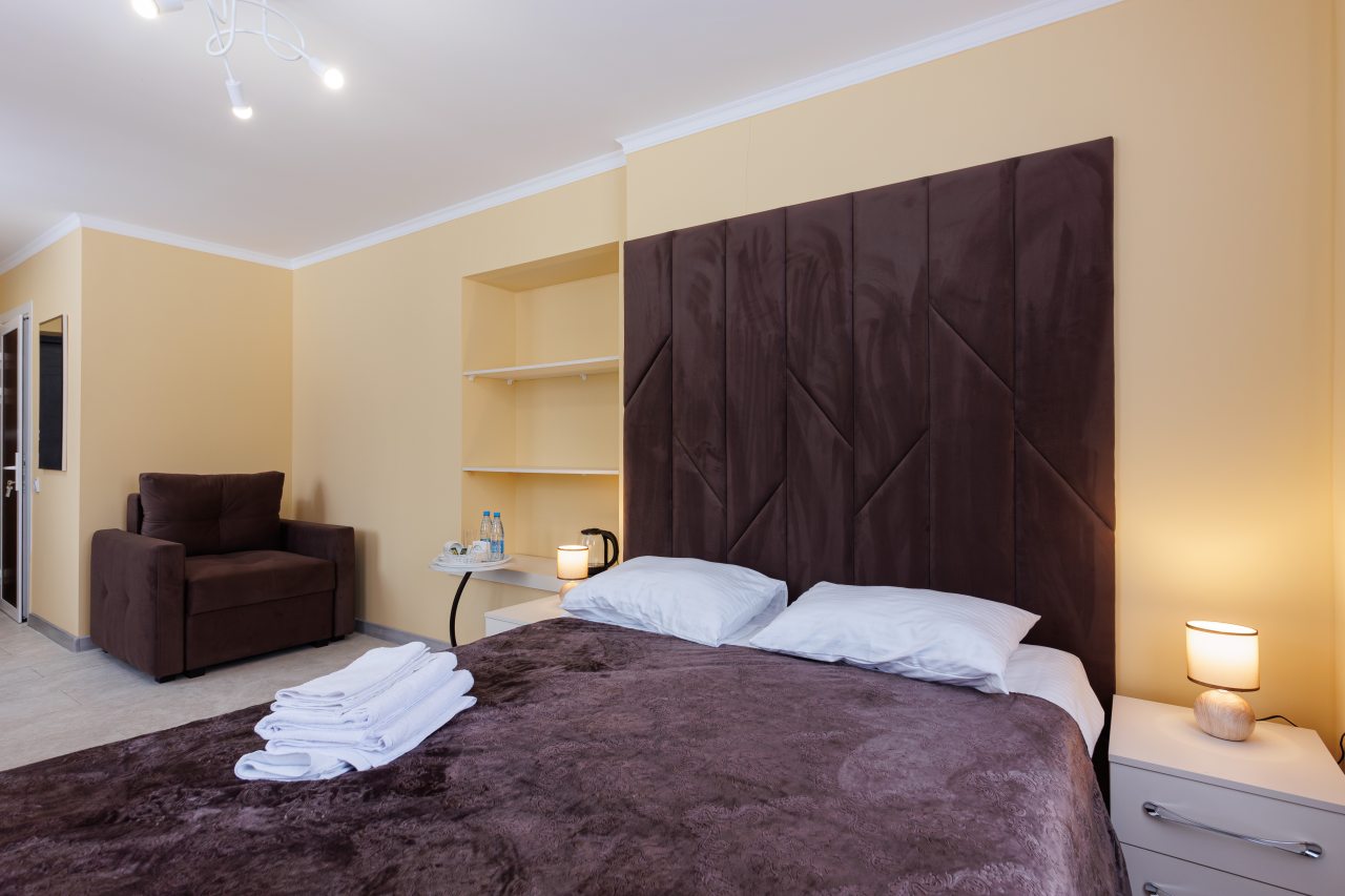 Двухместный, Отель Городок