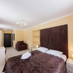 Двухместный, Отель Городок