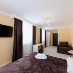 Двухместный, Отель Городок