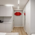 Двухместный (Дали), Апарт-отель 5 Гениев