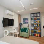 Двухместный (Моне), Апарт-отель 5 Гениев