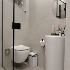 Двухместный (Дега), Апарт-отель 5 Гениев