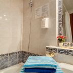 Апартаменты (Двухкомнатные ( 5 спальных мест )), Апартаменты и комнаты Орехово Дом у парка