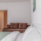Апартаменты (Викулова 78 трехкомнатная), Апартаменты Викулова 78 трехкомнатная