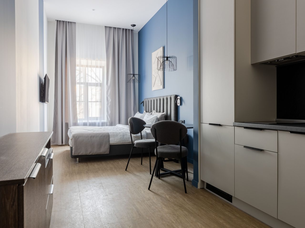 Студио, Отель Майлс