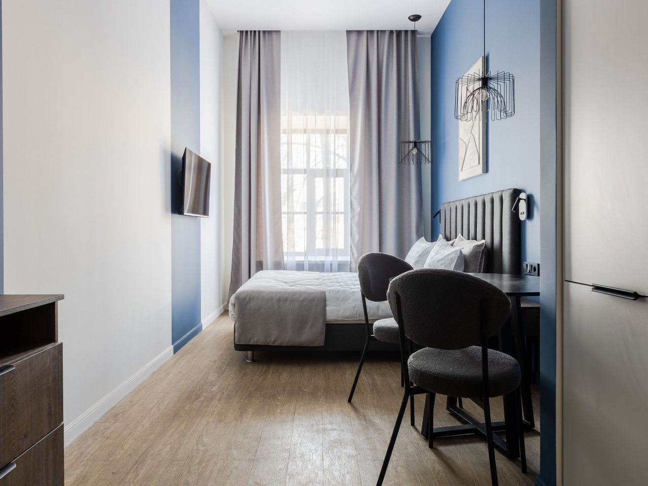 Студио, Отель Майлс