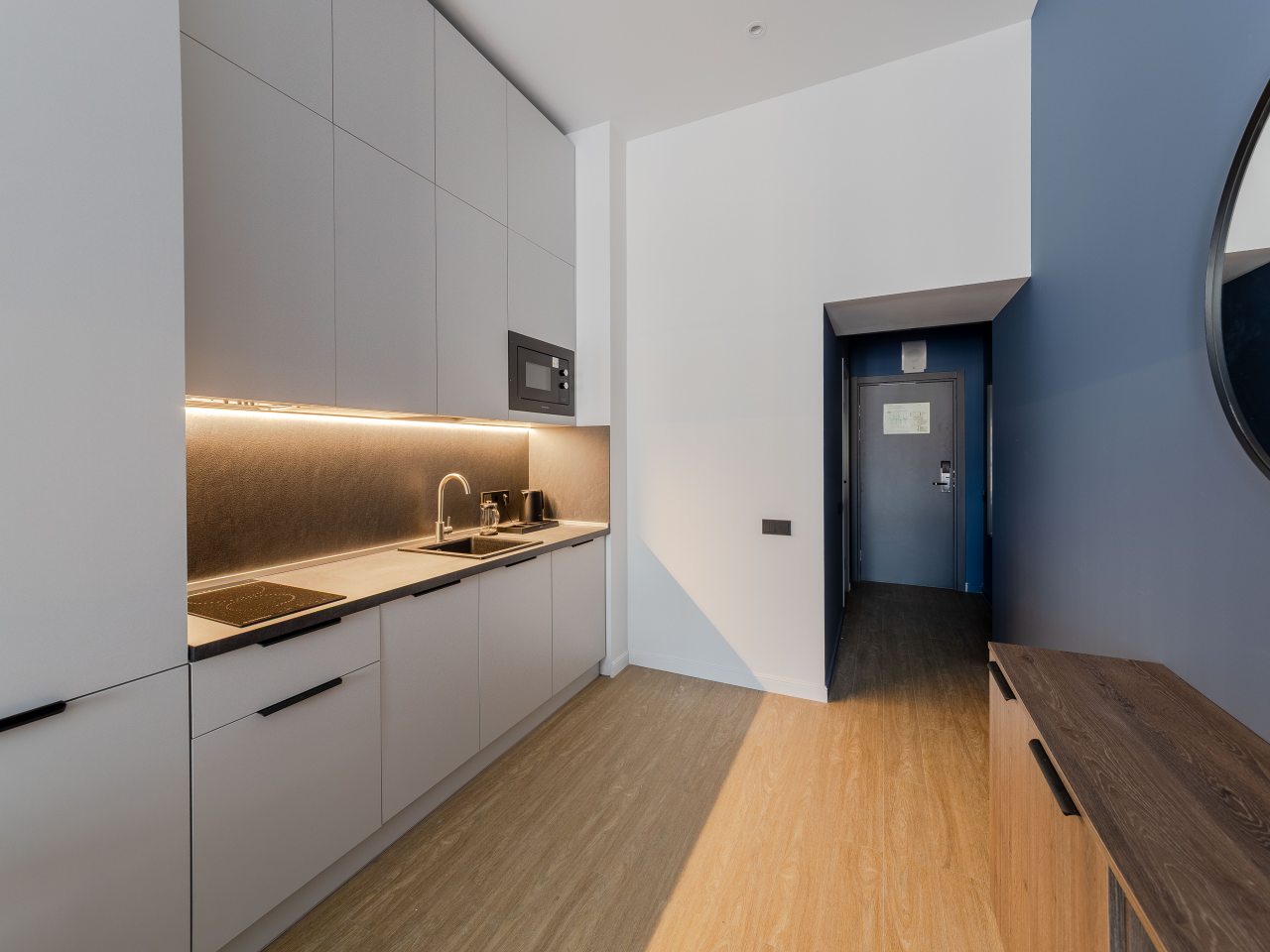 Студио, Отель Майлс