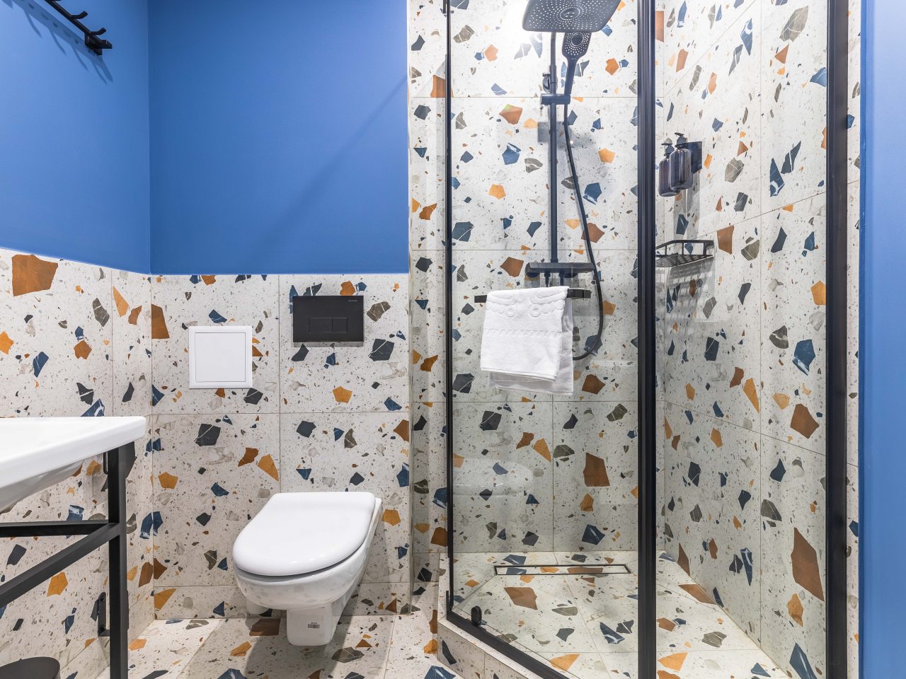 Студио, Отель Майлс