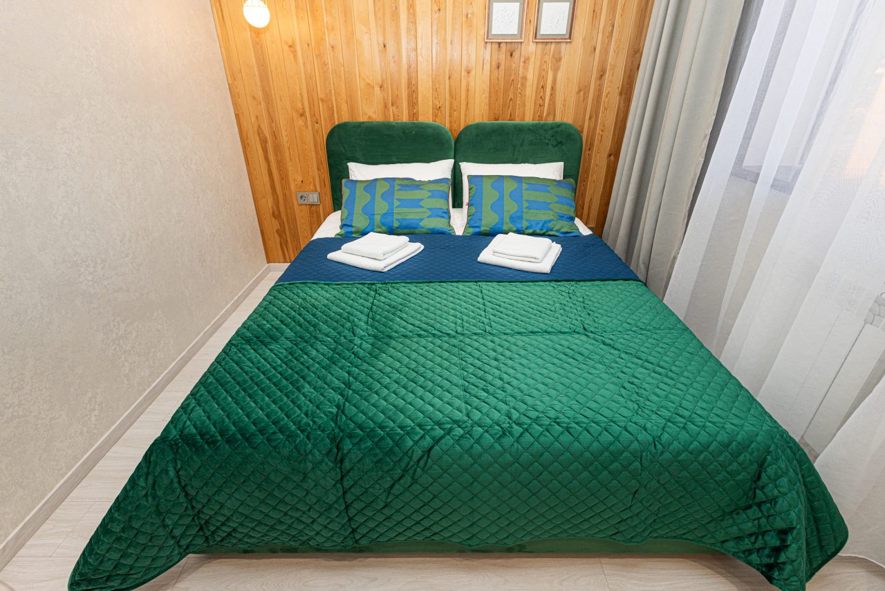 Двуспальная кровать