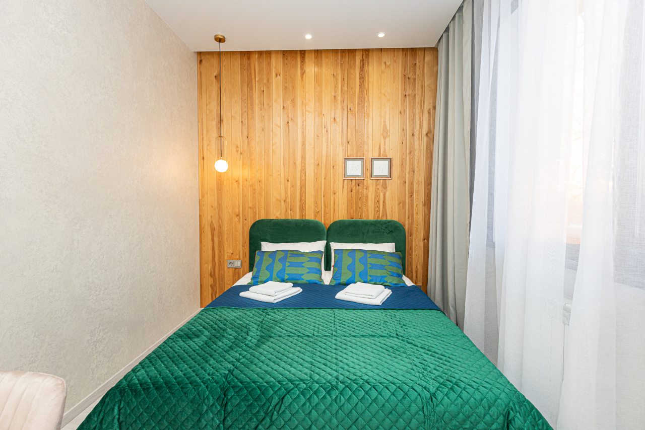 Двуспальная кровать