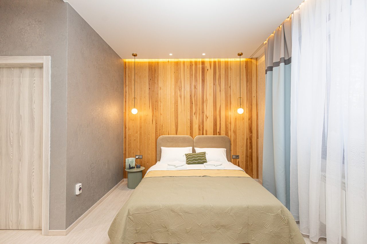 Двуспальная кровать