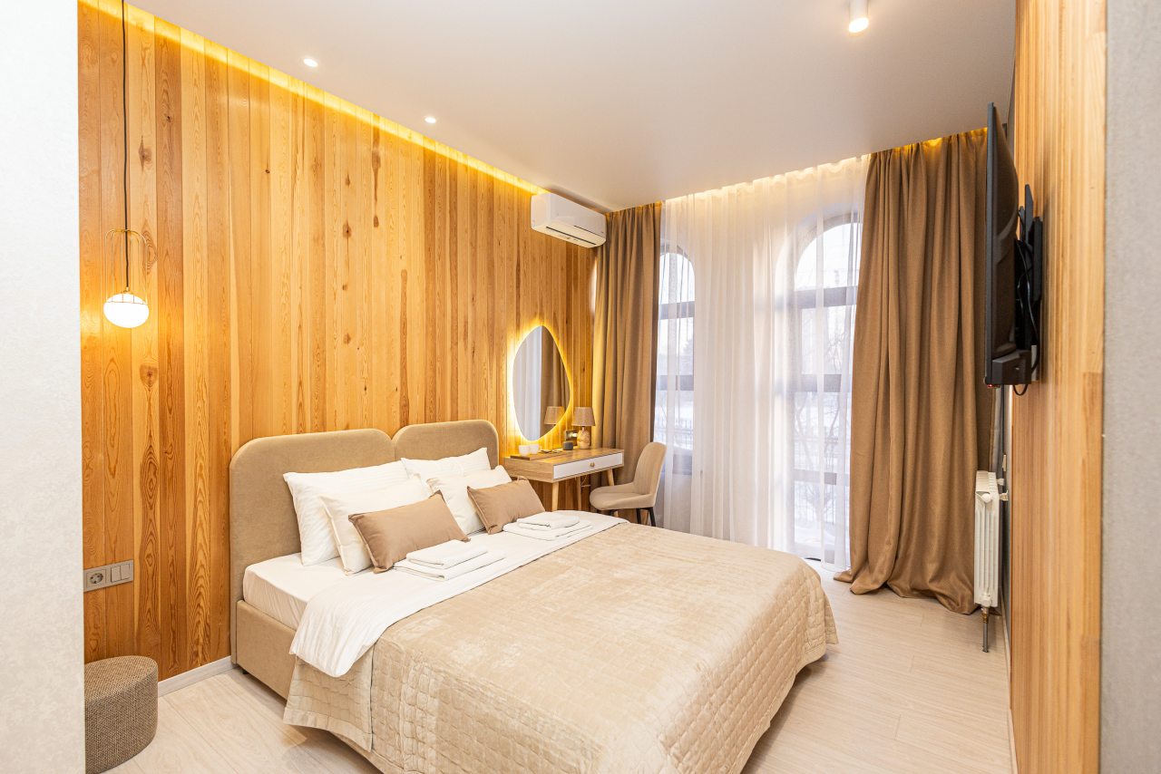 Двуспальная кровать