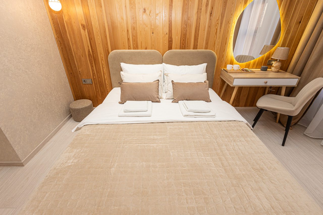 Двуспальная кровать