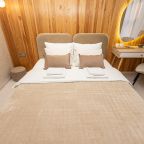 Двуспальная кровать