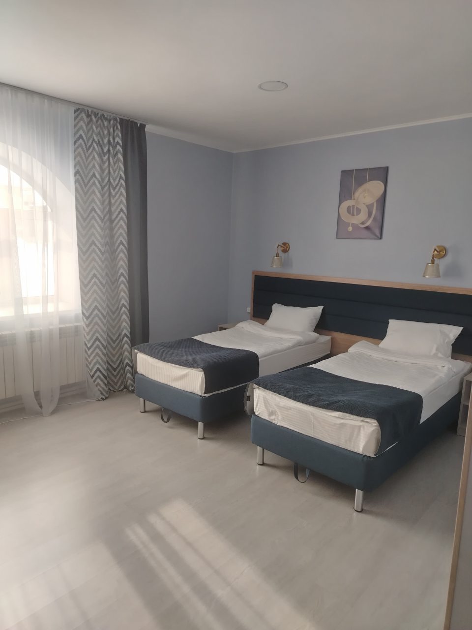 Трехместный (Двухместный стандарт (двухспальная кровать) с дополнительным односпальным местом), Отель Вояж