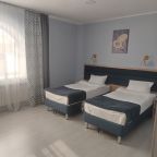 Трехместный (Двухместный стандарт (двухспальная кровать) с дополнительным односпальным местом), Отель Вояж