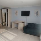 Трехместный (Двухместный стандарт (двухспальная кровать) с дополнительным односпальным местом), Отель Вояж