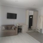 Трехместный (Двухместный стандарт (двухспальная кровать) с дополнительным односпальным местом), Отель Вояж