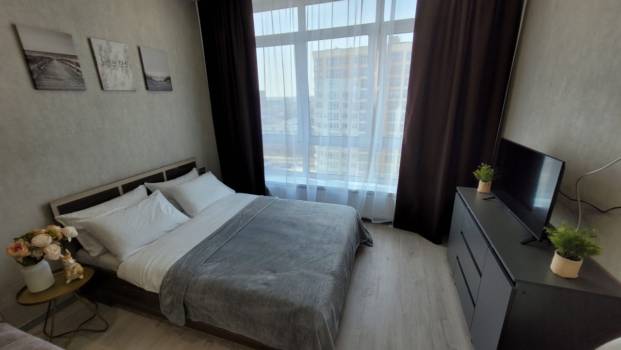 Поздний отъезд, Апартаменты Сибирь House с панорамными окнами в центре