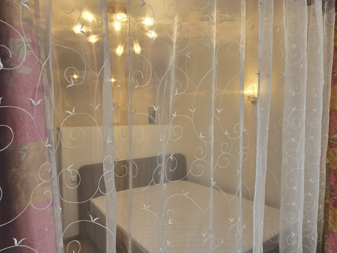 Вид на спальню с балкона