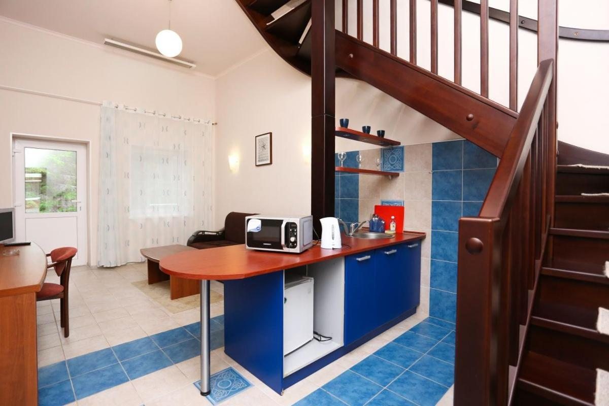 Апартаменты (Двухэтажные), Коттедж Хижина