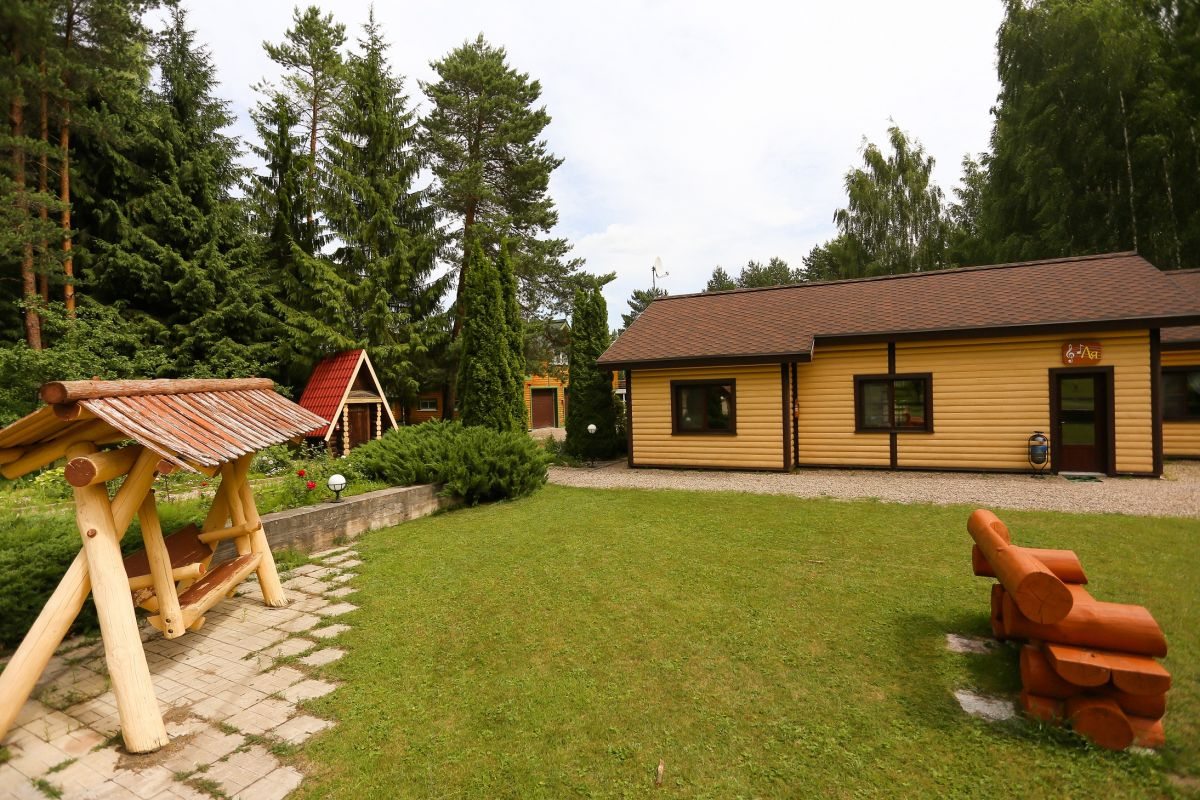 Шале, Коттедж Хижина