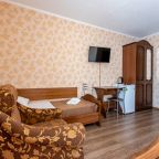 Трёхместный и более (Трёхместный номер «Комфорт» с балконом), Гостевой дом Фиеста