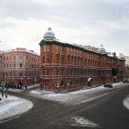 Полулюкс (Оранж), Отель INNOСТРАНЕЦ