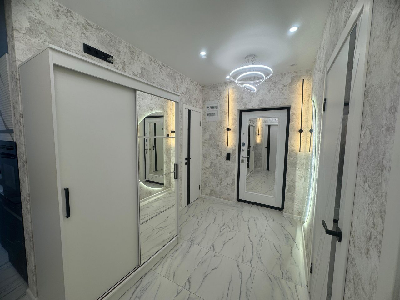 Трёхместный и более (Люксовая евро 4-х комнатная квартира), Апартаменты Посуточно в центре города