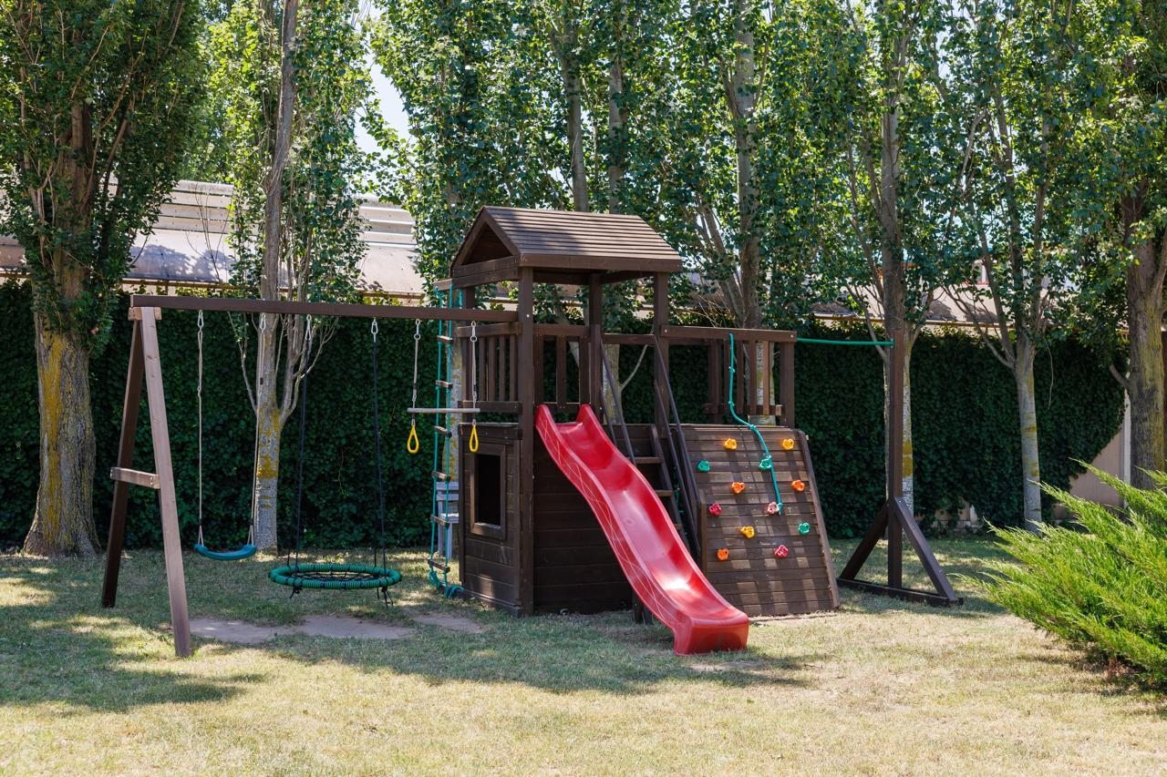 Качели, База отдыха Березка