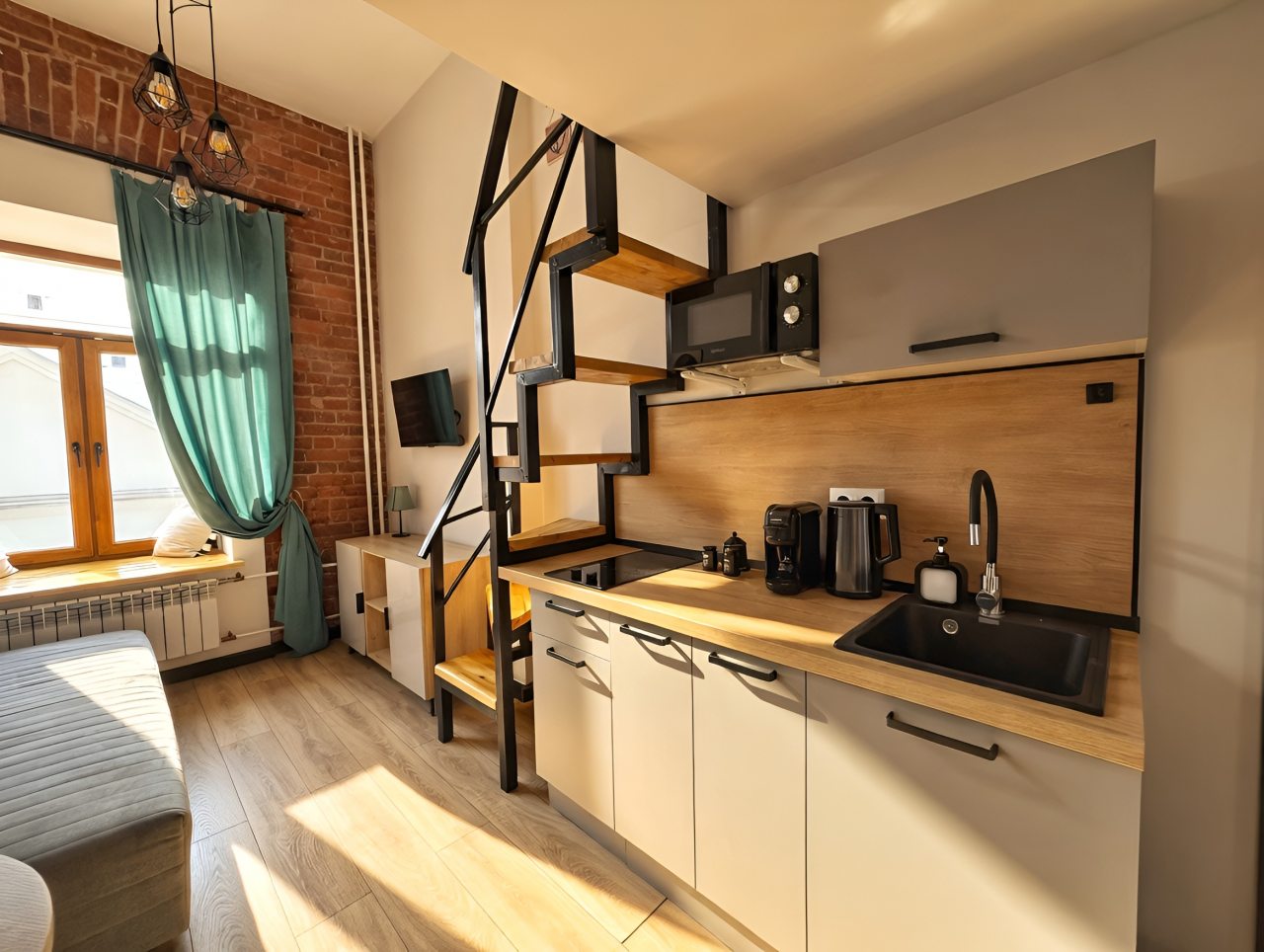 Апартаменты (Стильная двухуровневая студия Loft Turquoise ✨ на проспекте Мира), Апартаменты Стильный двухуровневый лофт на Проспекте Мира