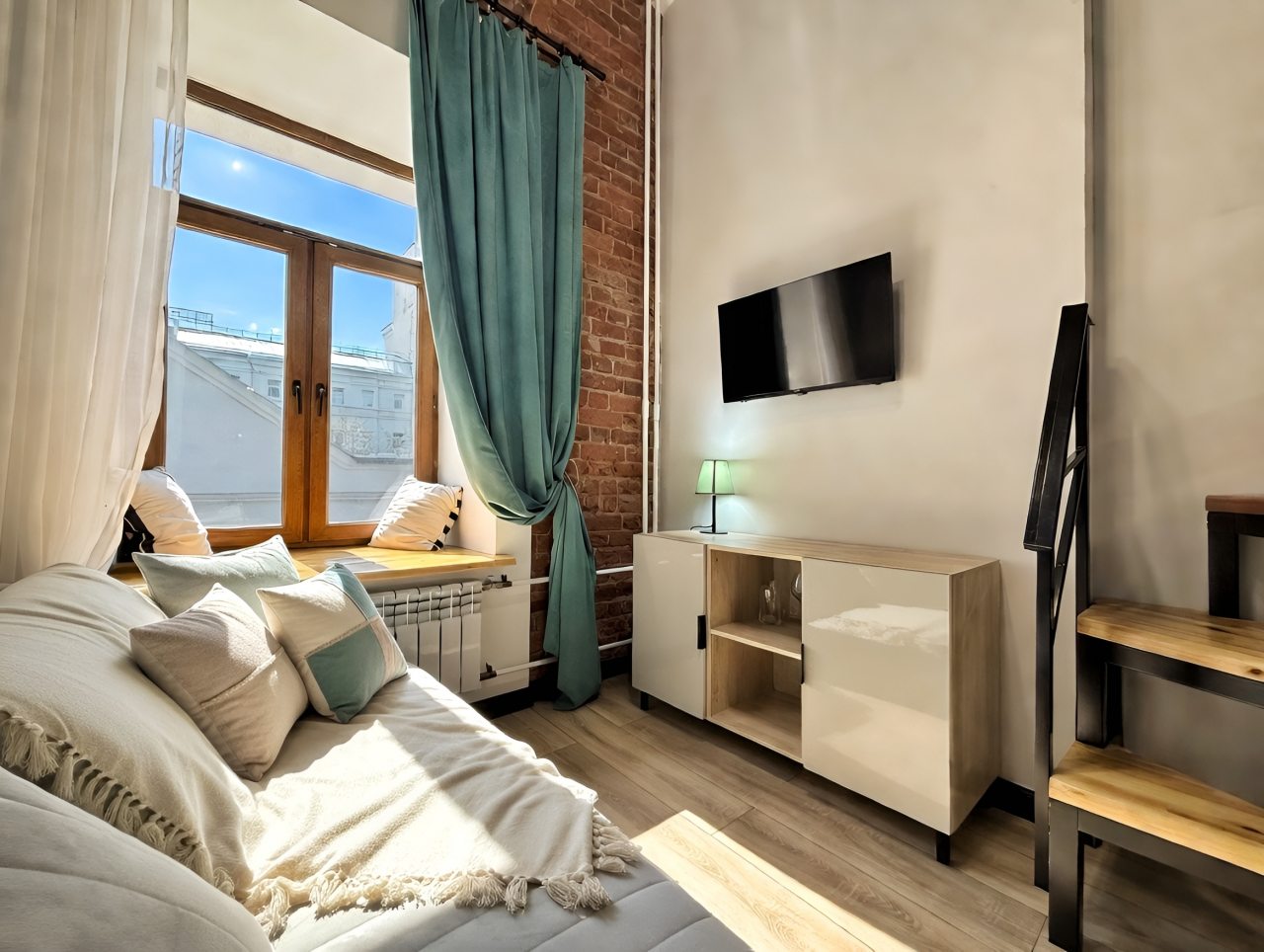 Апартаменты (Стильная двухуровневая студия Loft Turquoise ✨ на проспекте Мира), Апартаменты Стильный двухуровневый лофт на Проспекте Мира