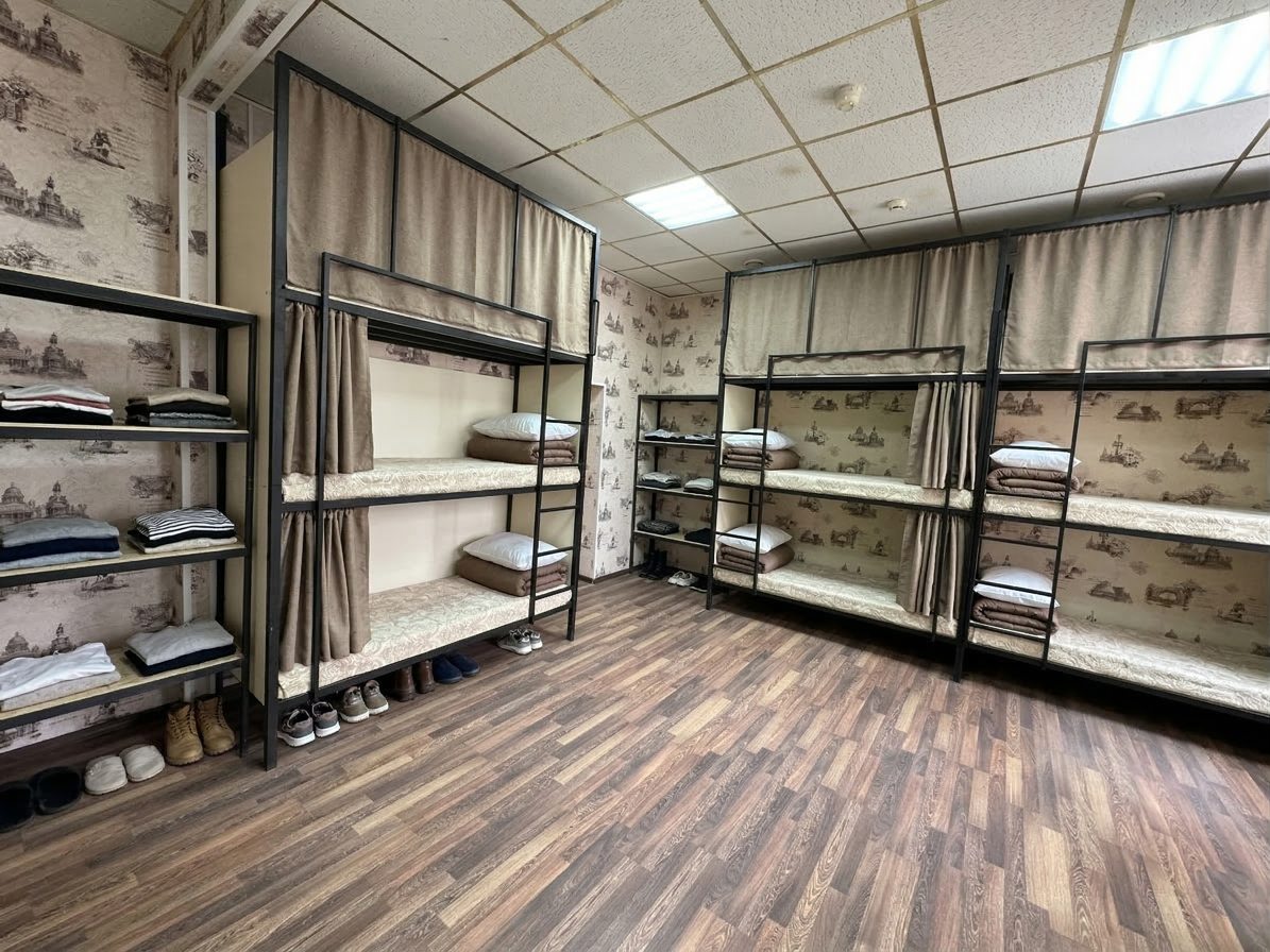 Восемнадцатиместный Мужской (Место в общем номере), Хостел Лонган