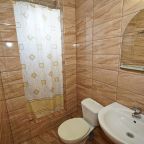 Трёхместный и более (Трехместный "Стандарт" с балконом), Гостевой дом Уралочка