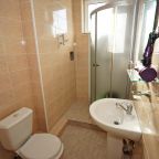 Трёхместный и более (Трехместный "Стандарт" с балконом), Гостевой дом Уралочка
