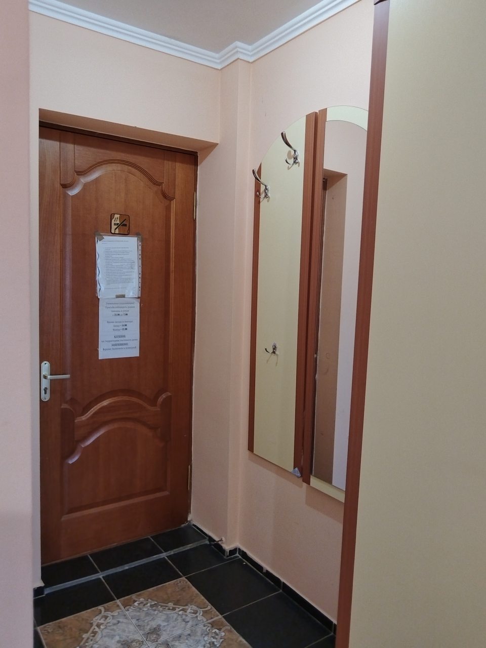 Трёхместный и более (Трёхместный с балконом. Двуспальная и односпальная кровати.), Гостевой дом Легенда