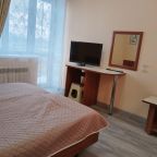 Трёхместный и более (Трёхместный с балконом. Три односпальные кровати.), Гостевой дом Легенда