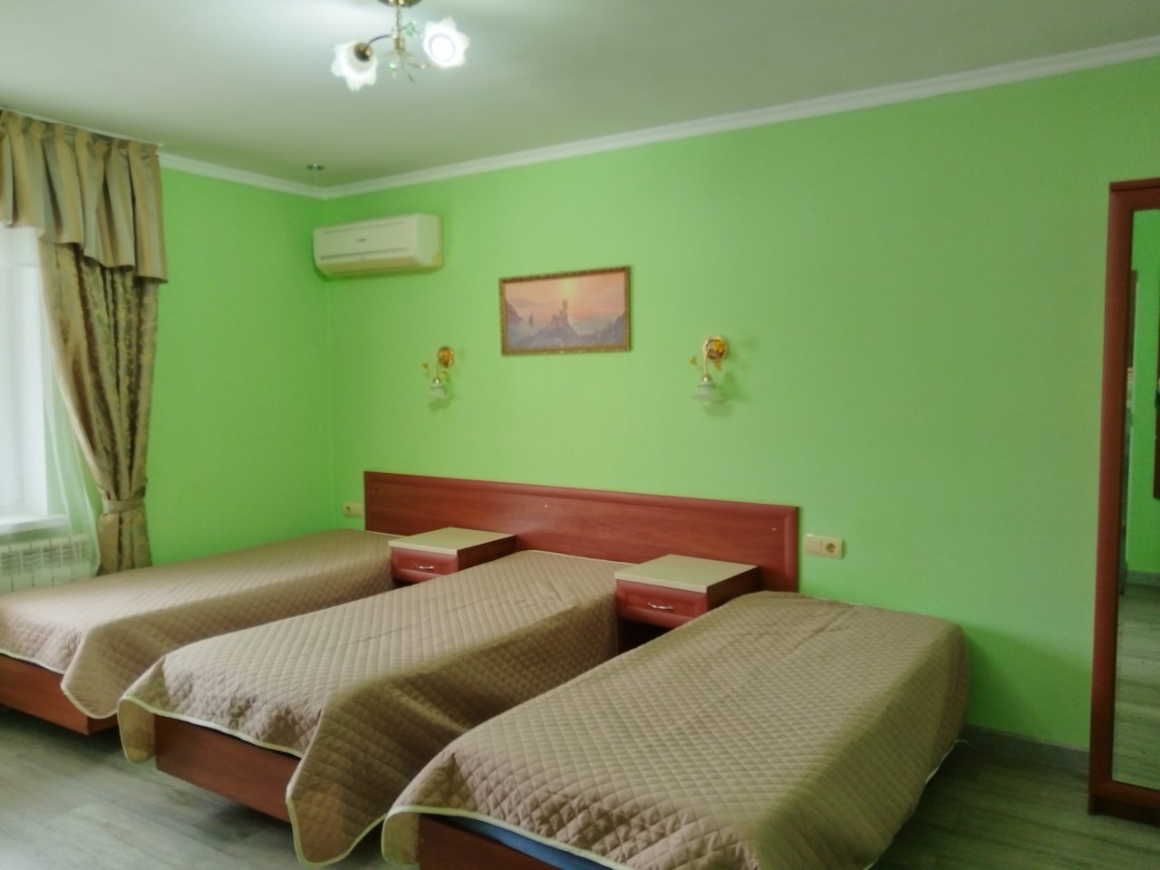 Полулюкс (Пятиместный с балконами. Двухкомнатный), Гостевой дом Легенда
