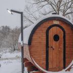 Дом (Сфера с ванной возле панорамных окон с живописным видом на реку), База отдыха Кроличья нора
