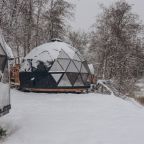 Дом (Сфера с ванной возле панорамных окон с живописным видом на реку), База отдыха Кроличья нора