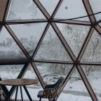 Дом (Сфера с ванной возле панорамных окон с живописным видом на реку), База отдыха Кроличья нора