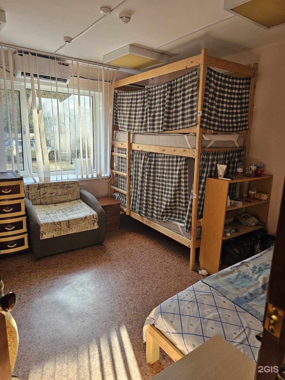 Шестиместный Женский (Женский номер, нижнее место), Хостел Клевер