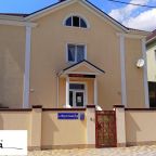 Частная парковка, Гостевой дом Шоколад
