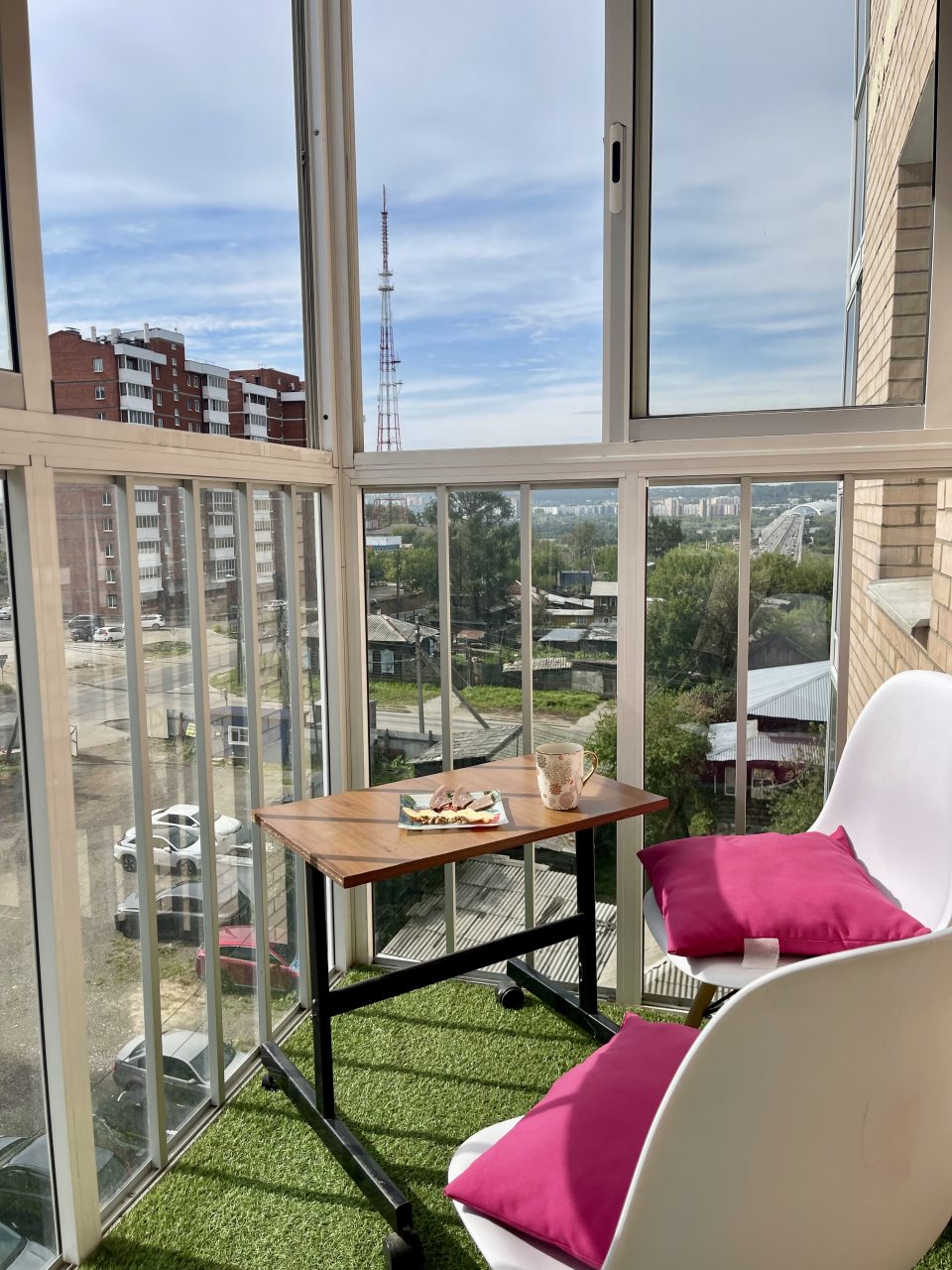 Апартаменты (Лофт студия с джакузи на 4х в центре города), Апартаменты Лофт студия с джакузи и газоном