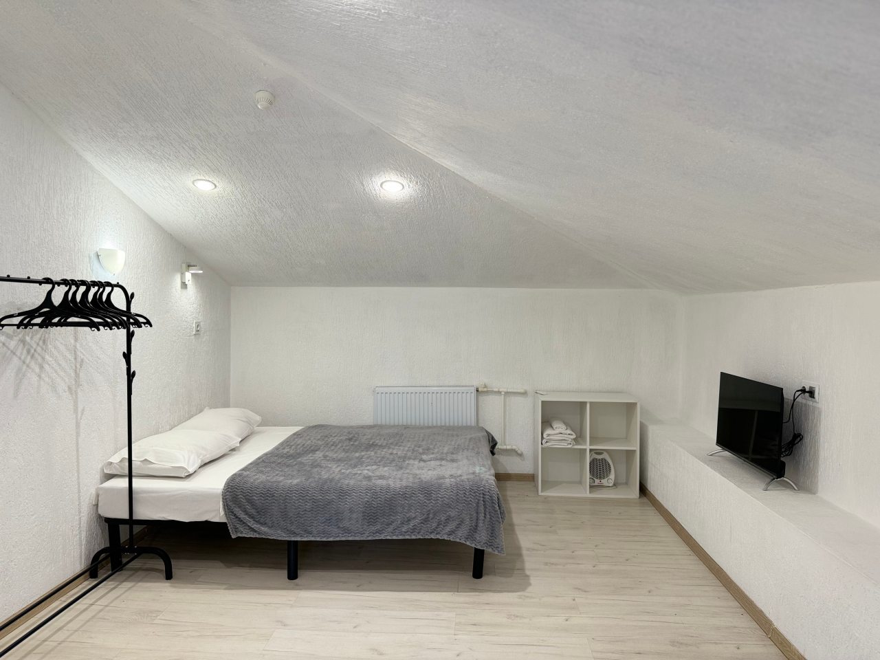 Апартаменты (Апартаменты мансарда , 15 линия ВО,  д.64), Апартаменты Still Rooms