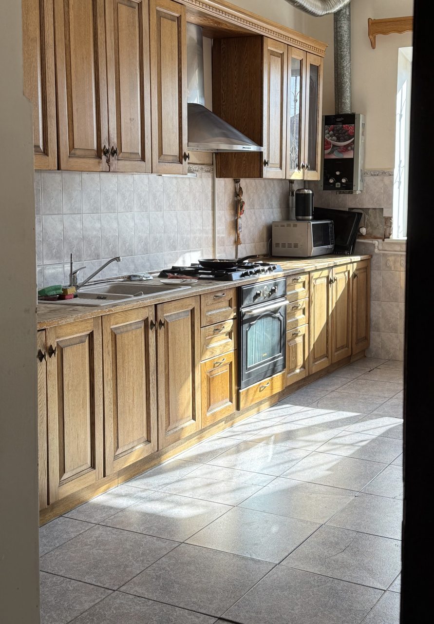 Общая кухня со всей необходимой. техникой